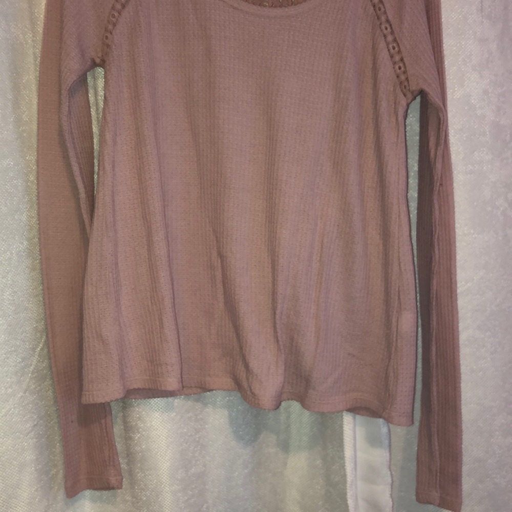 Cute long sleeve shirt.